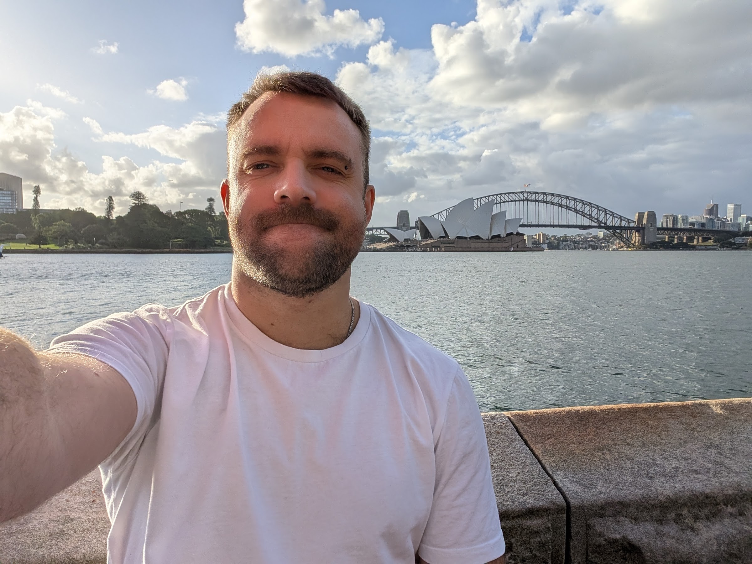 A bit a bout [me]{.text-(--ui-primary)}